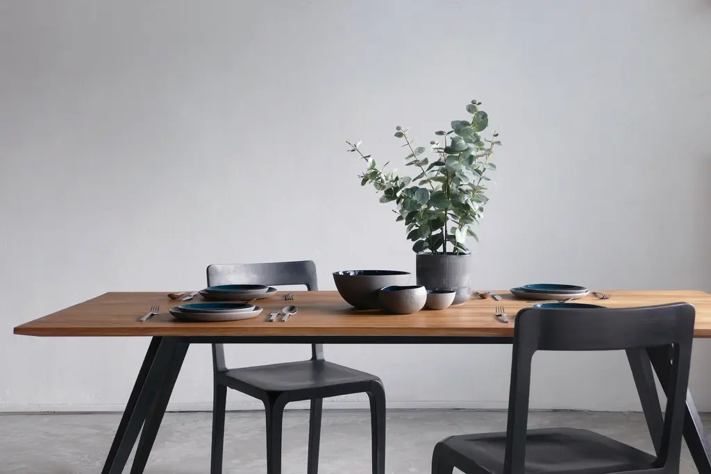 Elegant Table (أحمر)
