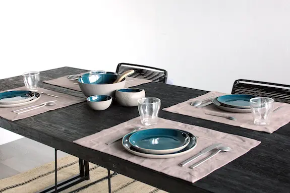 Mars Dining Table (أحمر)