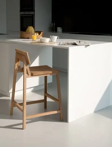 Oak Bar Stool (أريكة بأربعة مقاعد )